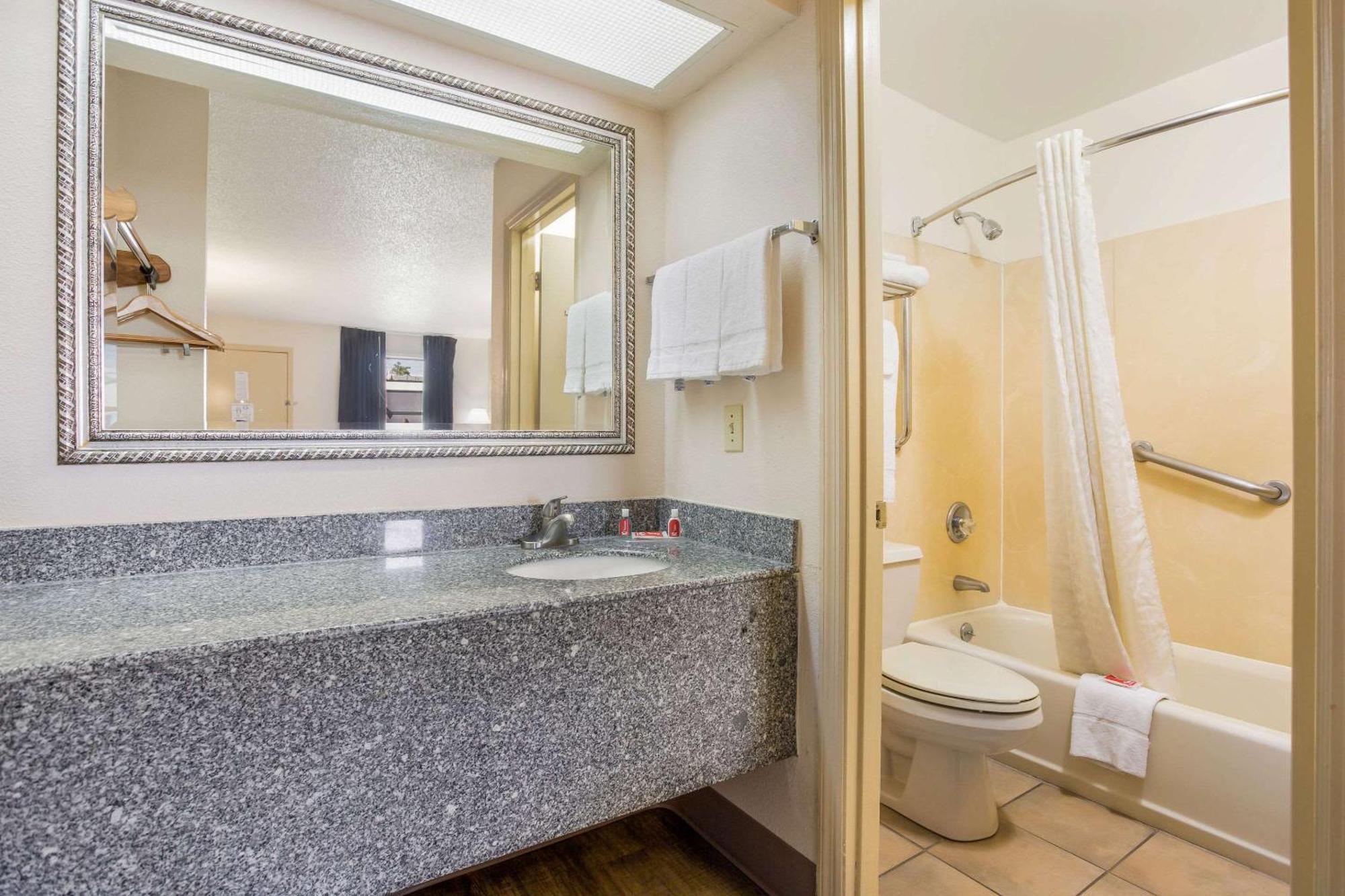 Econo Lodge Lebanon Buitenkant foto
